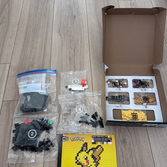 MEGA Pokémon Pikachu Building Toy Kit (400 Pieces) Retro Set for Collectors - Picture 9 of 9